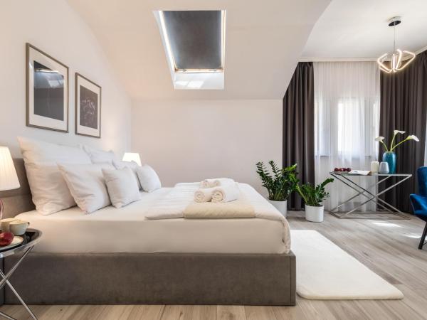 Hotel Sofia by The Railway Station Wroclaw : photo 8 de la chambre chambre double supérieure