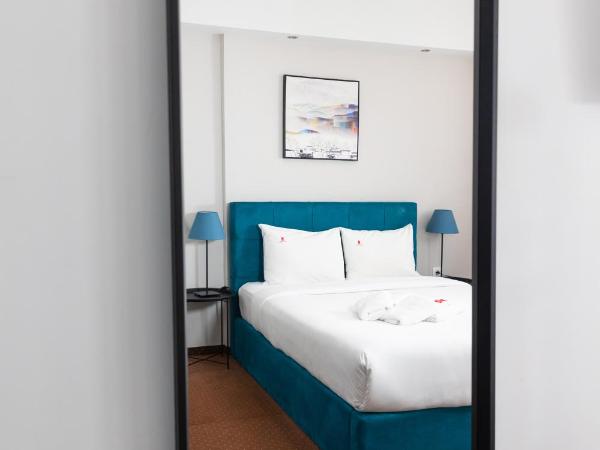 City Plaza Apartments & Rooms : photo 10 de la chambre chambre supérieure avec balcon