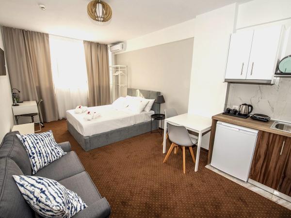 City Plaza Apartments & Rooms : photo 3 de la chambre chambre de luxe avec kitchenette