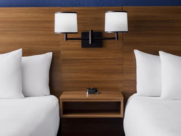 Hyatt Place across from Universal Orlando Resort : photo 6 de la chambre queen room with two queen beds with sofa bed and tub - high floor