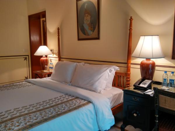 Jai Mahal Palace : photo 4 de la chambre chambre de luxe - vue sur ville