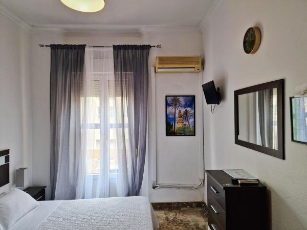 Apartamento El Duque - Plaza de las Tendillas : photo 2 de la chambre chambre lit queen-size standard avec salle de bains commune