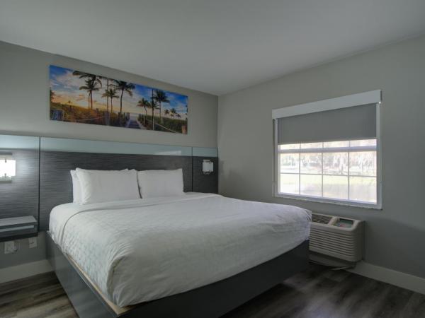 Clarion Pointe Tampa-Brandon Near Fairgrounds and Casino : photo 6 de la chambre chambre lit king- size - non-fumeurs - 1er Étage