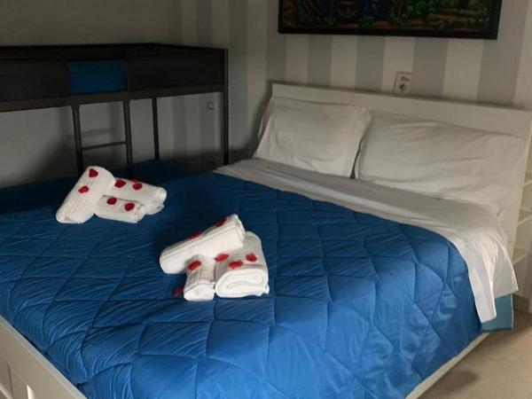 i girasoli srls : photo 4 de la chambre chambre familiale avec salle de bains privative