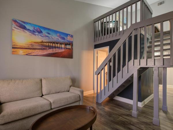 Clarion Pointe Tampa-Brandon Near Fairgrounds and Casino : photo 8 de la chambre suite lit king-size - non-fumeurs