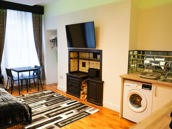 S.H Apartments : photo 2 de la chambre superior studio with fireplace