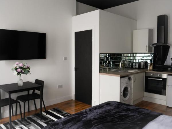 S.H Apartments : photo 2 de la chambre studio supérieur