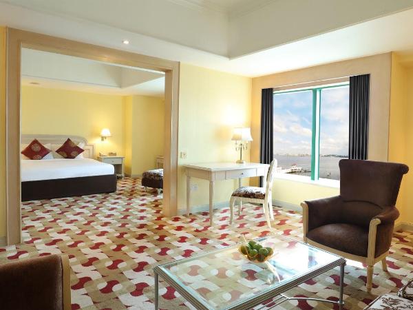 Berjaya Waterfront Hotel, Johor Bahru : photo 1 de la chambre suite avec vue sur la mer