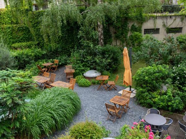 Adveniat Paris : photo 4 de la chambre lit dans dortoir pour femmes de 5 lits avec salle de bains commune