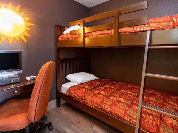 Super 8 by Wyndham Quebec City : photo 1 de la chambre suite lit king-size supérieure - non-fumeurs