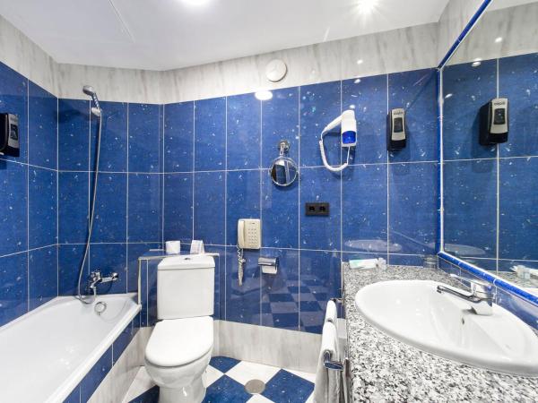 Hotel Zentral Parque : photo 1 de la chambre chambre lits jumeaux avec lit d'appoint (2 adultes + 1 enfant)