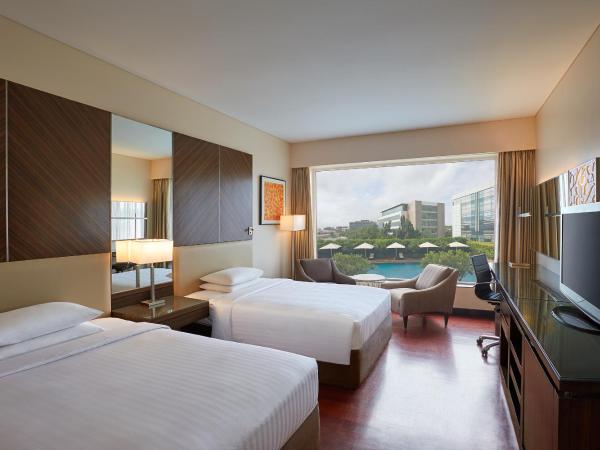 Courtyard by Marriott Mumbai International Airport : photo 2 de la chambre executive lounge access, executive guest room, 2 twins - 15% off on spa and 20% off on laundry