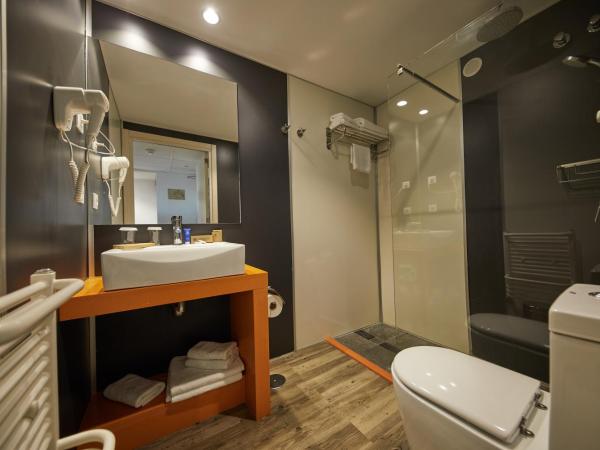 Sandos Benidorm Suites : photo 4 de la chambre suite - vue sur piscine (1 adulte)