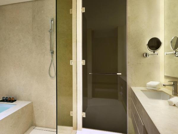 La Ville Hotel & Suites CITY WALK Dubai, Autograph Collection : photo 2 de la chambre deluxe room, guest room, 1 king