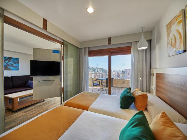 Sandos Benidorm Suites : photo 6 de la chambre suite - vue sur piscine (3 adultes)