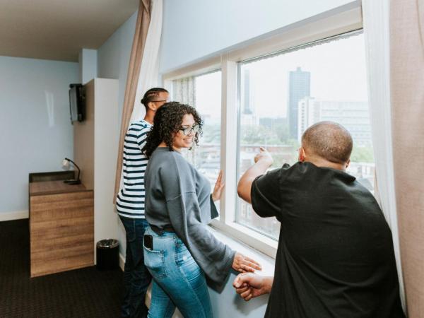 Rotterdam Teleport Hotel : photo 3 de la chambre chambre lit king-size 6 personnes