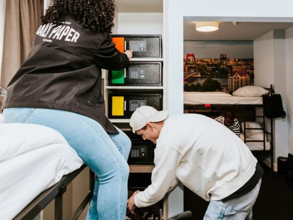 Rotterdam Teleport Hotel : photo 4 de la chambre lit dans dortoir mixte de 8 lits