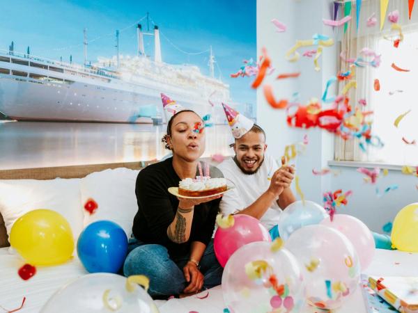Rotterdam Teleport Hotel : photo 4 de la chambre chambre d'angle lit king-size