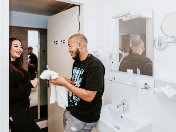 Rotterdam Teleport Hotel : photo 4 de la chambre chambre Économique 8 personnes