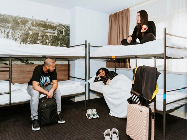 Rotterdam Teleport Hotel : photo 2 de la chambre chambre Économique 8 personnes