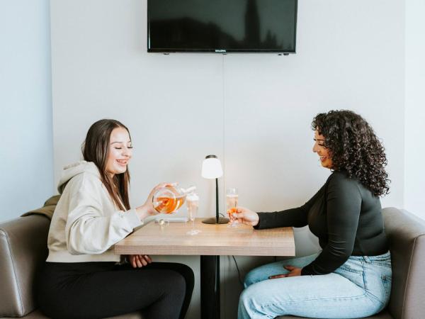 Rotterdam Teleport Hotel : photo 8 de la chambre chambre lit king-size