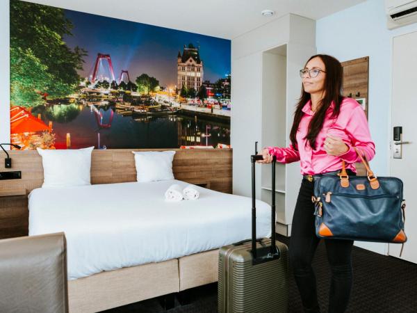Rotterdam Teleport Hotel : photo 2 de la chambre chambre lit queen-size