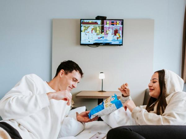 Rotterdam Teleport Hotel : photo 6 de la chambre chambre lit queen-size - vue sur ville