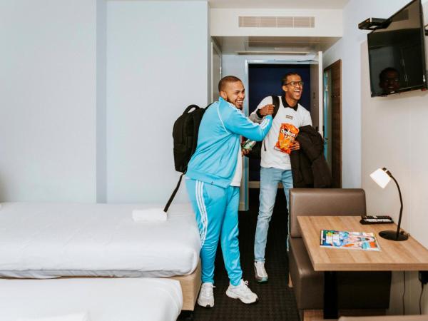 Rotterdam Teleport Hotel : photo 3 de la chambre chambre lits jumeaux