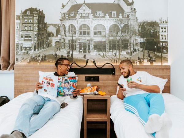 Rotterdam Teleport Hotel : photo 2 de la chambre chambre lits jumeaux