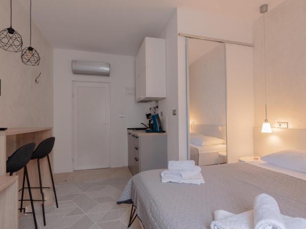 L&B Old Town Studio Apartments : photo 9 de la chambre appartement