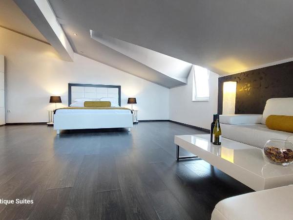 Refresh Boutique Suites - Central Point : photo 8 de la chambre suite lit king-size - vue sur mer