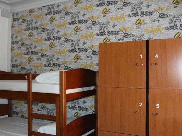 Meeting Hostel : photo 3 de la chambre lit simple dans dortoir à 6 lits