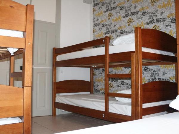 Meeting Hostel : photo 4 de la chambre lit simple dans dortoir à 6 lits