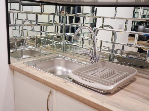 S.H Apartments : photo 9 de la chambre superior studio with garden access/projector screen