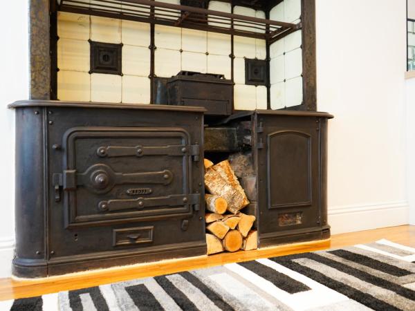 S.H Apartments : photo 10 de la chambre superior studio with fireplace