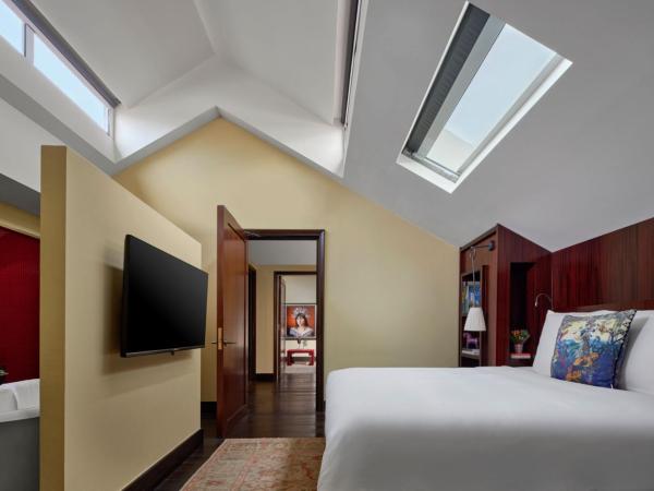 The Vagabond Club A Tribute Portfolio Hotel Singapore : photo 2 de la chambre vagabond club suite, club lounge access, 1 king, sofa bed, top floor