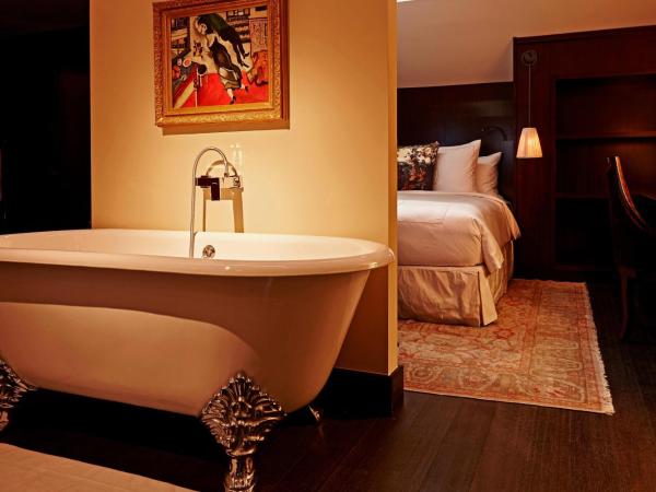 The Vagabond Club A Tribute Portfolio Hotel Singapore : photo 7 de la chambre vagabond club suite, club lounge access, 1 king, sofa bed, top floor