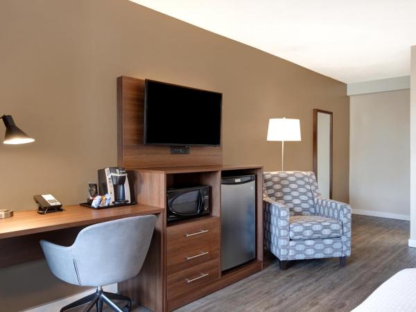 Days Inn by Wyndham Victoria Uptown : photo 3 de la chambre chambre avec 2 lits queen-size - vue limitée - non-fumeurs