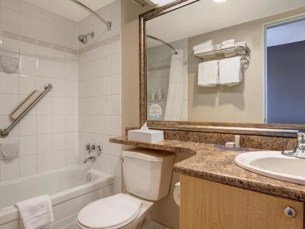 Days Inn by Wyndham Victoria Uptown : photo 4 de la chambre chambre avec 2 lits queen-size - vue limitée - non-fumeurs