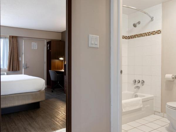 Days Inn by Wyndham Victoria Uptown : photo 4 de la chambre chambre double avec 2 lits doubles - non-fumeurs