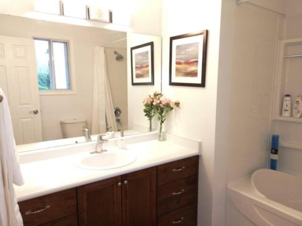 Tranquil Retreat Spacious 2-Bedroom on a Serene Acreage : photo 3 de la chambre suite lit queen-size deluxe