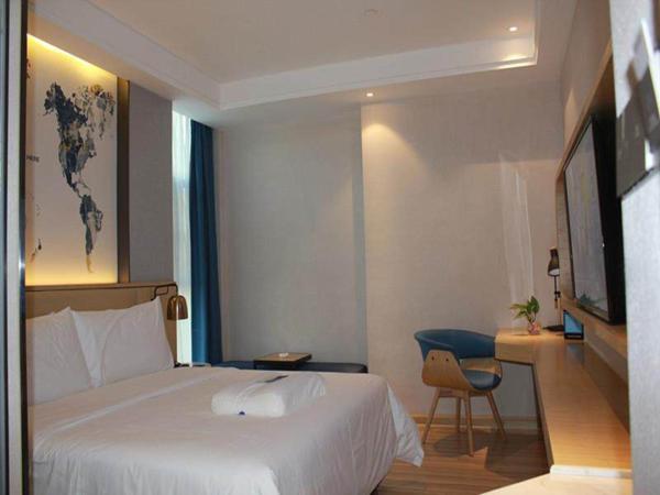 Kyriad Marvelous Hotel Guangzhou Baiyun International Airport : photo 1 de la chambre chambre double lumineuse