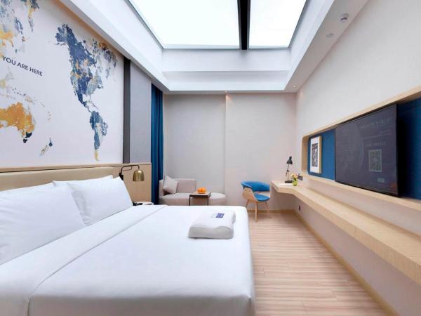 Kyriad Marvelous Hotel Guangzhou Baiyun International Airport : photo 1 de la chambre chambre double avec vue 