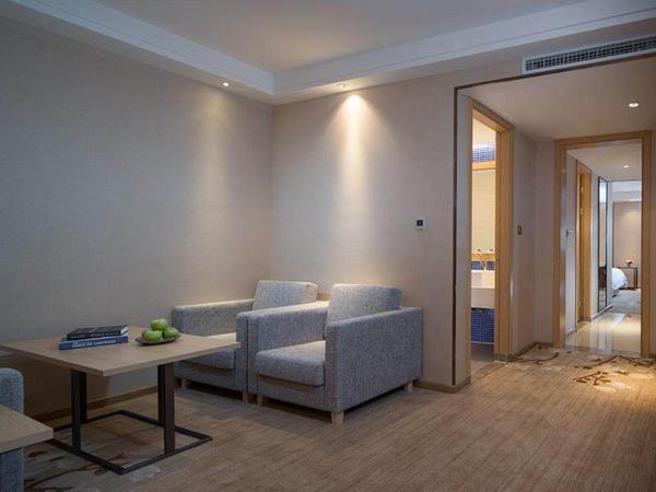 Kyriad Marvelous Hotel Dongguan Huangjiang Jingyi : photo 1 de la chambre suite premier