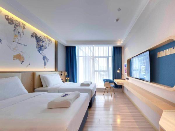 Kyriad Marvelous Hotel Guangzhou Baiyun International Airport : photo 1 de la chambre chambre lits jumeaux supérieure avec vue