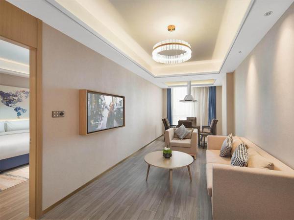 Kyriad Hotel Dongguan Houjie Convention and Exhibition Center Humen Station : photo 1 de la chambre premier suite with mahjong