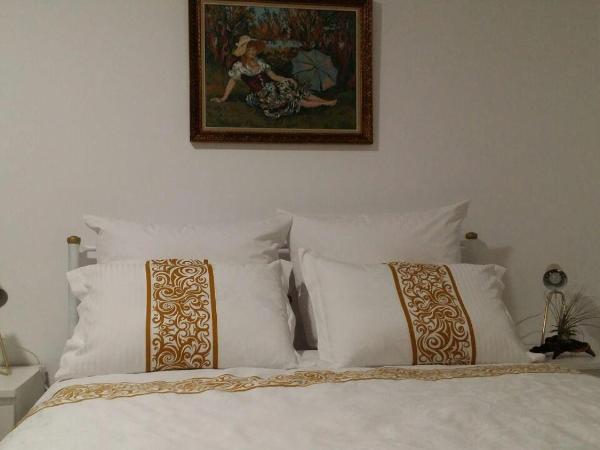 Rooms in Central Athens : photo 3 de la chambre chambre familiale avec salle de bains commune
