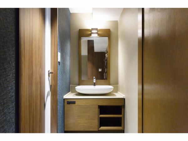 HOTEL HILLARYS Shinsaibashi : photo 4 de la chambre chambre lits jumeaux deluxe (3 adultes) - fumeurs