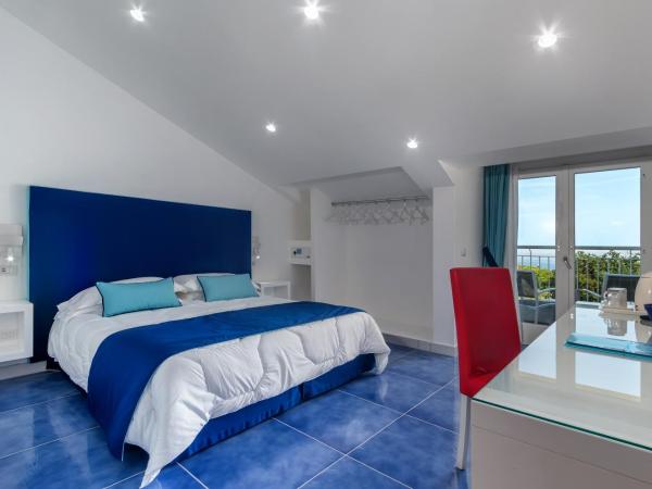 Hotel Metropole : photo 1 de la chambre chambre double confort avec balcon