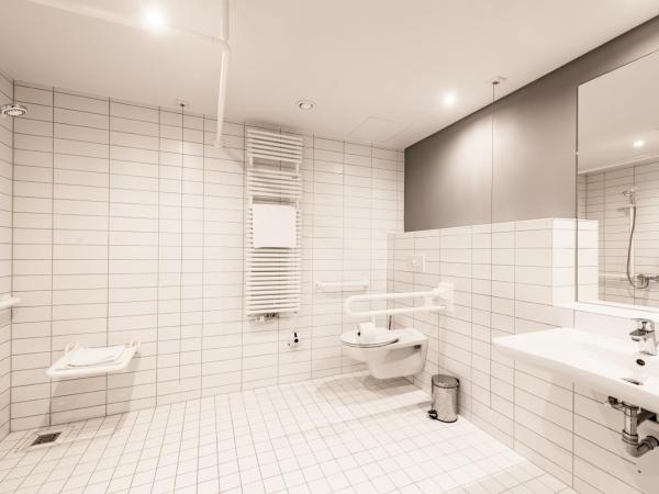 Premier Inn Nürnberg City Nordost : photo 2 de la chambre chambre double - accessible aux personnes à mobilité réduite 